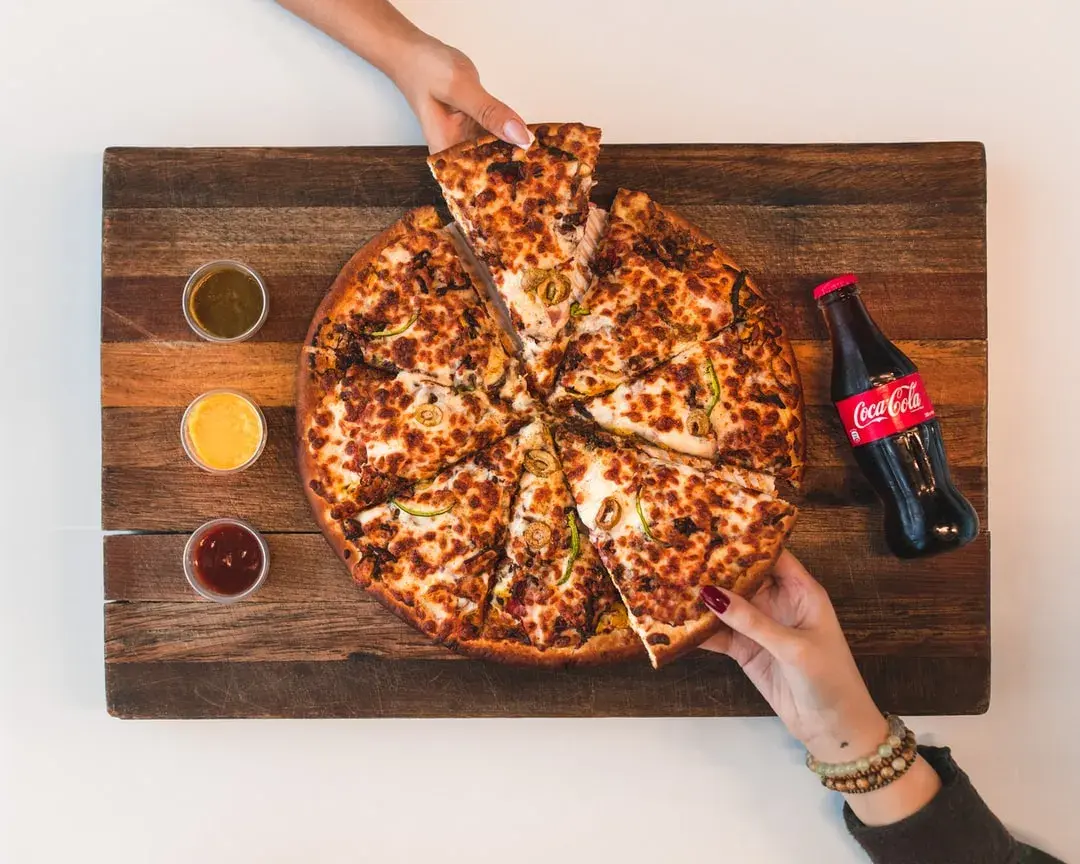 Ile kalorii ma pizza wegetariańska? Sprawdź, co wpływa na kaloryczność