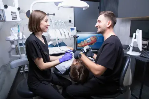 Ile czasu schodzi znieczulenie od dentysty? Jak uniknąć dyskomfortu po zabiegu