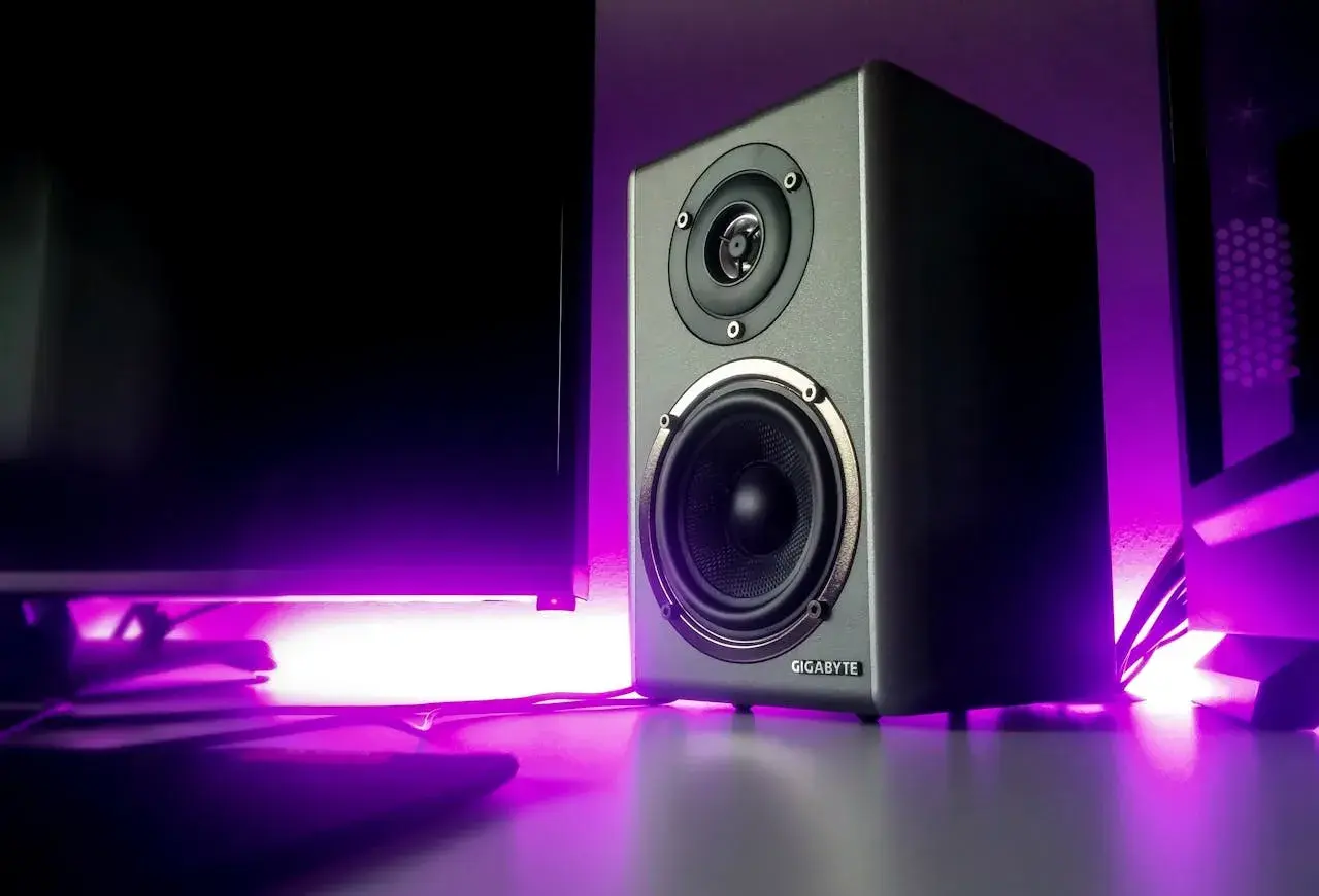 Czym się kierować przy wyborze akcesoriów audio? Poradnik dla początkujących melomanów