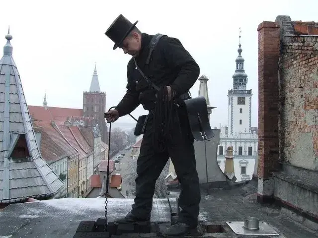 Co sprawdza kominiarz przy odbiorze budynku? Uniknij kosztownych błędów