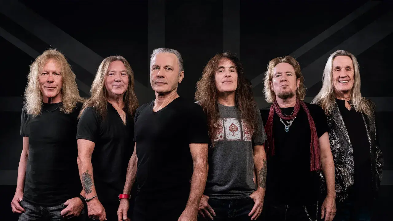 Sześciu członków Iron Maiden, gotowych do zagrania swoich najnowszych utworów.