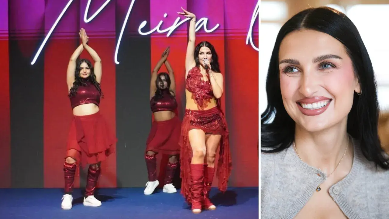 Meira Omar uppträder i en glittrig röd outfit, inspirerad av Bollywood.