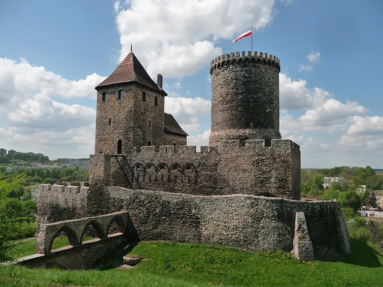 Zamek w Będzinie: Fascynująca historia i tajemnice średniowiecznej warowni