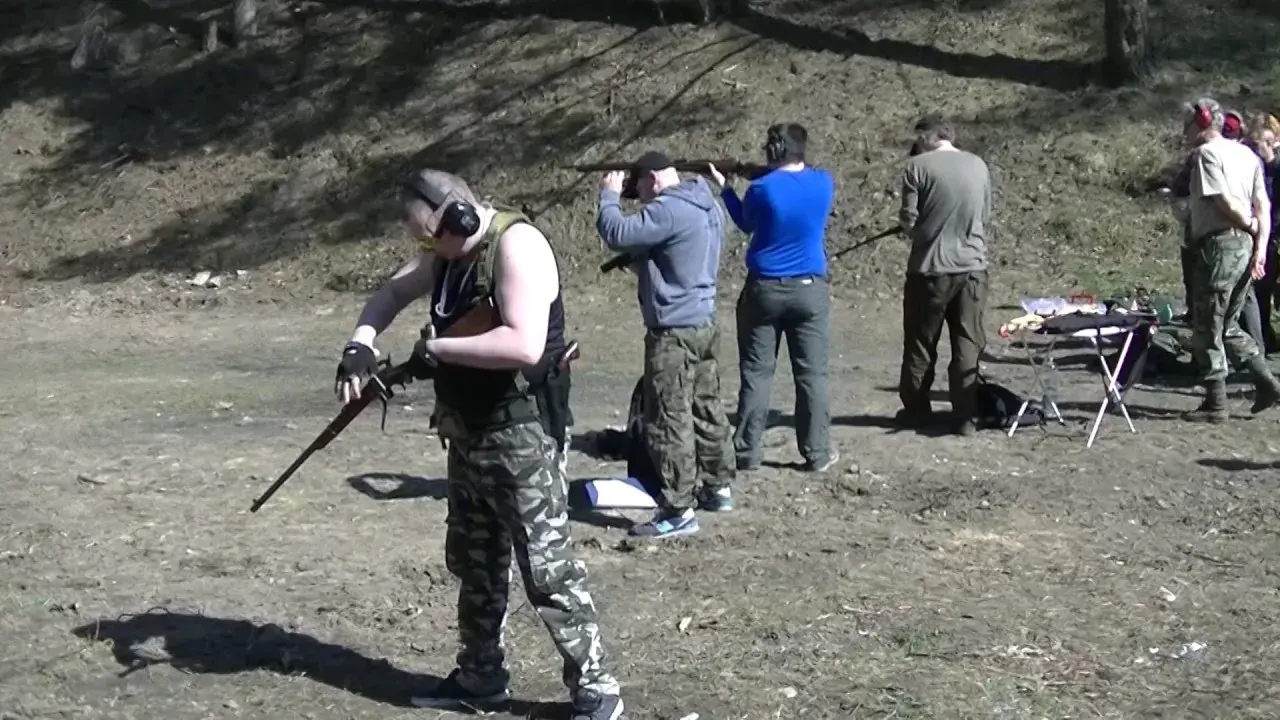 Strzelnica Burza Brzeg Dolny: Pakiety, broń i szkolenia. Sprawdź!