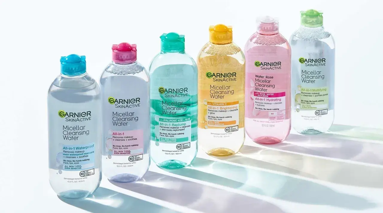 Agua micelar Garnier: para que sirve el agua micelar. Limpia, desmaquilla y calma la piel sin aclarado. Variedad para cada necesidad.