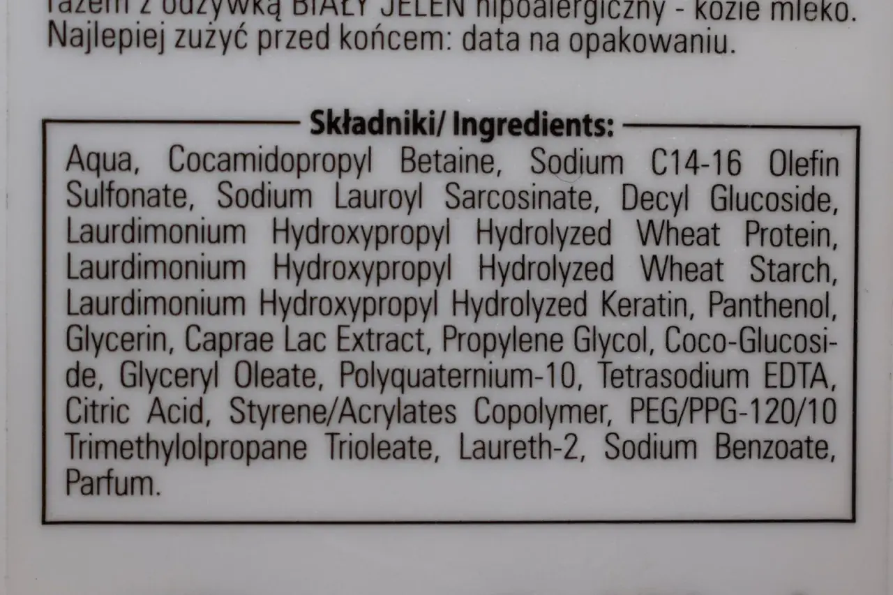 Składniki: Aqua, Cocamidopropyl Betaine, Sodium C14-16 Olefin Sulfonate, Sodium Lauroyl Sarcosinate, Decyl Glucoside, proteiny pszenicy, pantenol, gliceryna, mleko kozie.