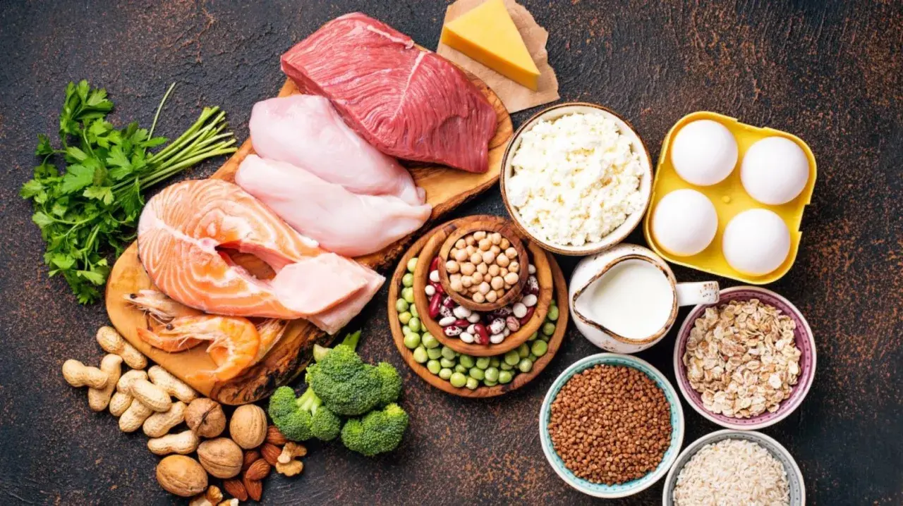 Mięso, ryby, jajka, nabiał, orzechy i warzywa – idealne składniki na dietę niskowęglowodanową.