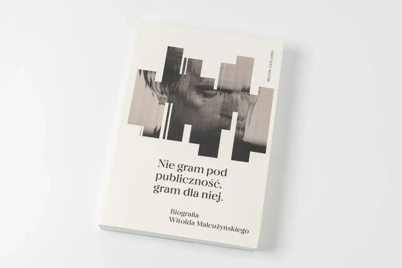 Okładka biografii "Nie gram pod publiczność, gram dla niej." Michała Ceglarka. To nie jest hagiografia, lecz opowieść o życiu Witolda Malcużyńskiego.