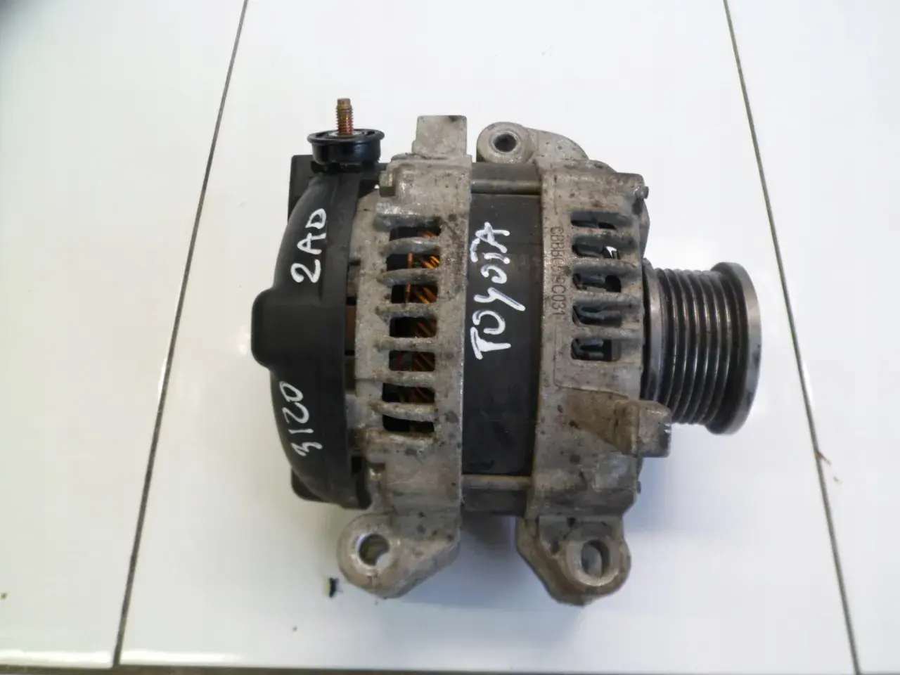 Jak wyjąć alternator w Toyocie Avensis T25 - uniknij kosztownych błędów