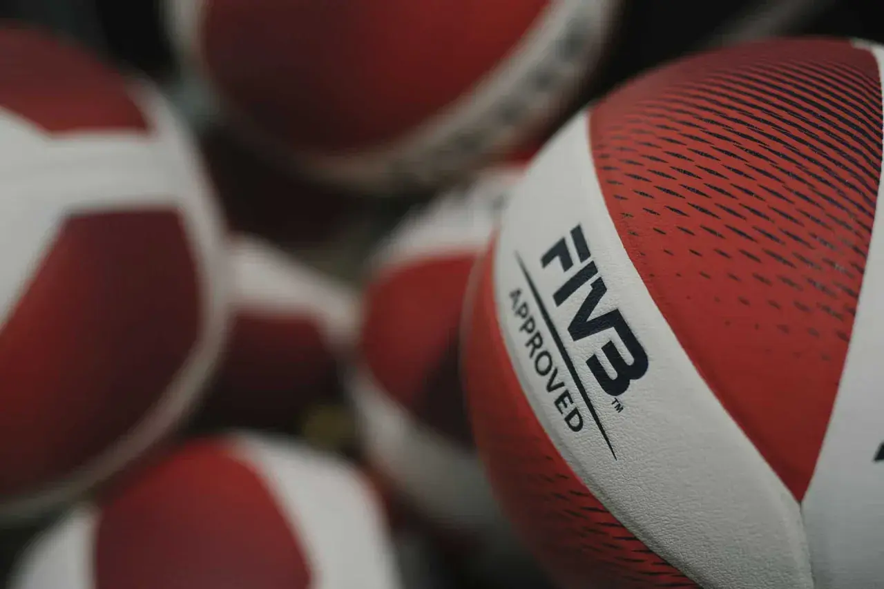 Waga piłki do siatkówki: Halowa, plażowa, dla dzieci normy FIVB