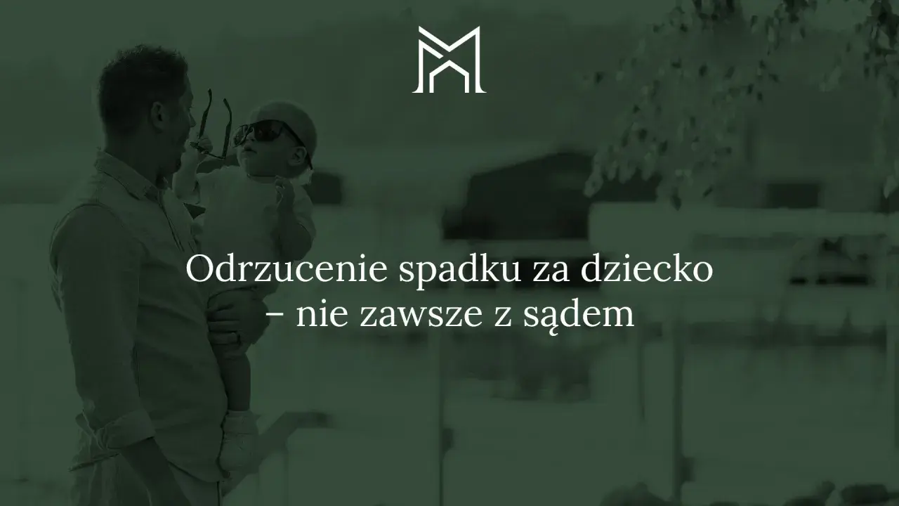 Ojciec trzyma dziecko, które przymierza okulary. Tekst: "Odrzucenie spadku za dziecko – nie zawsze z sądem".