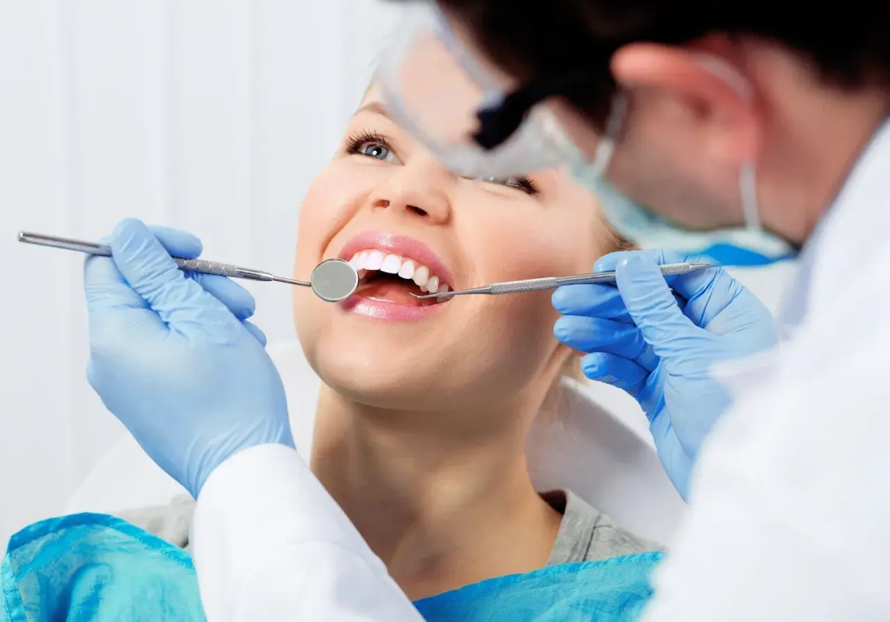 Czym zajmuje się dentysta? Więcej niż plomby! Pełen zakres usług.