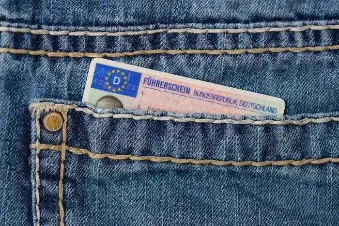 Jak zgłosić zgubienie prawa jazdy i uniknąć dodatkowych kosztów