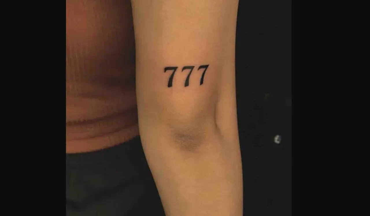 Tatuaż 777: Symbolika od aniołów po jackpot. Co oznacza?