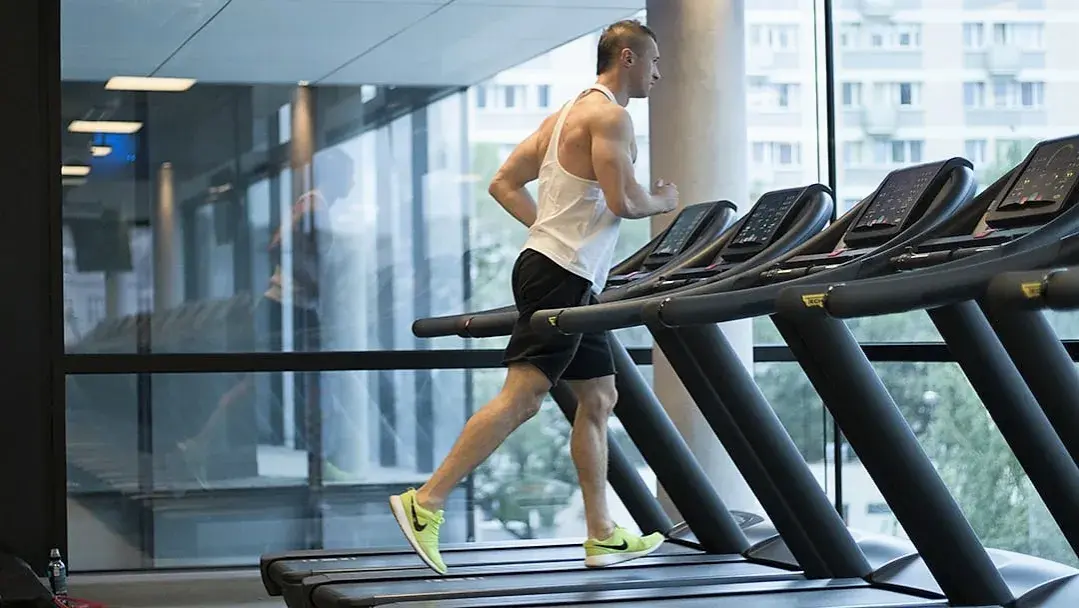 Trening siłowy czy cardio na odchudzanie - co naprawdę działa lepiej?
