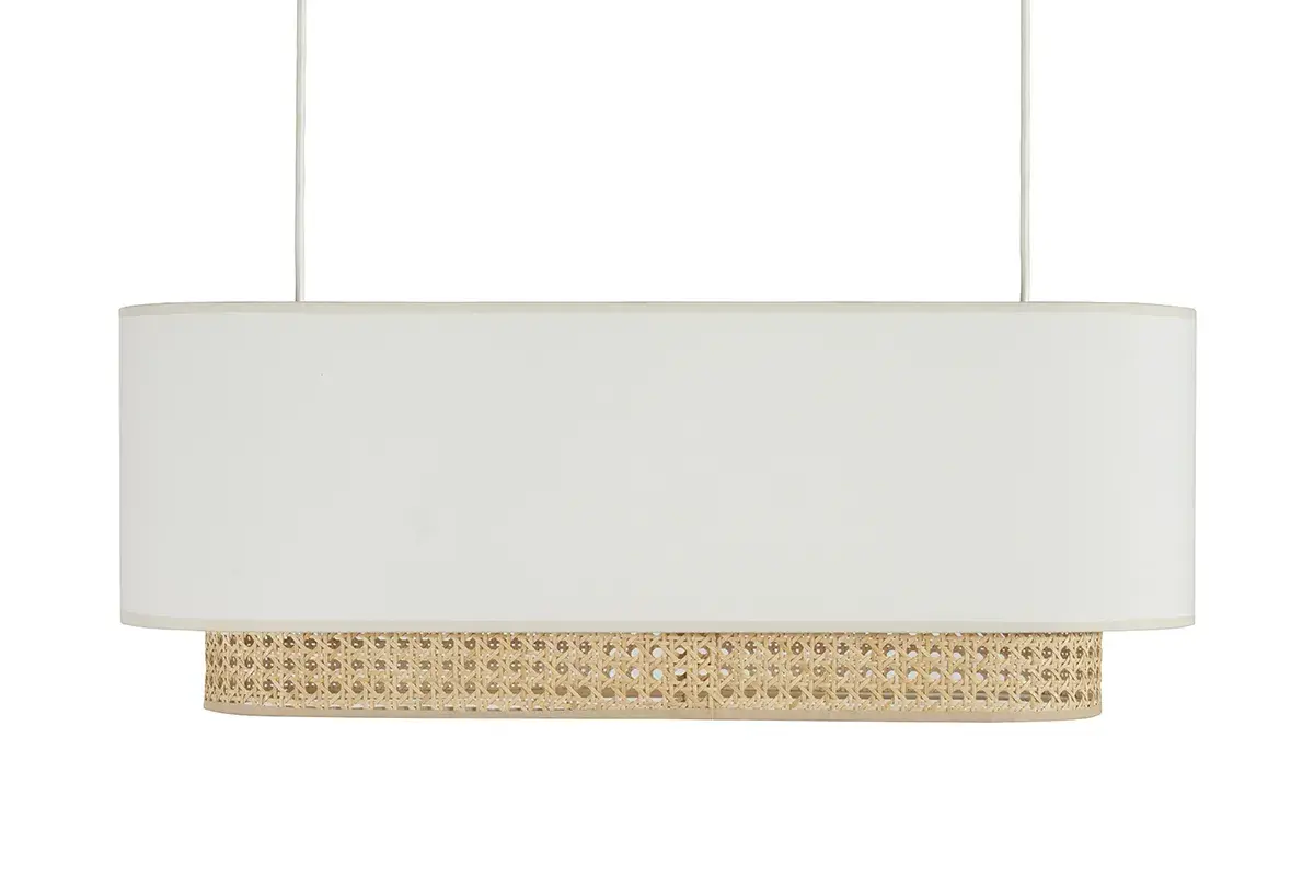 Elegantes lámparas de techo con pantalla blanca y base de ratán tejida, aportando un toque natural y cálido al hogar.