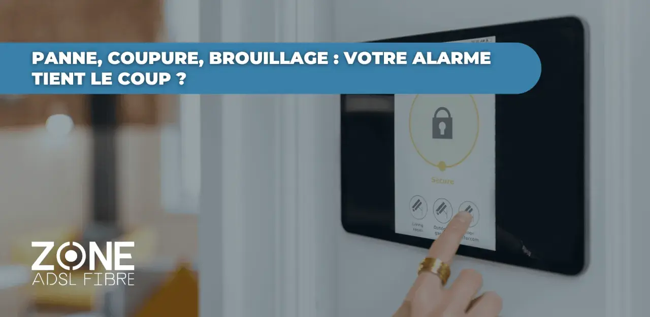 Une main touche un écran d'alarme sécurisé. La question "Panne, coupure, brouillage : votre alarme tient le coup ?" est affichée.