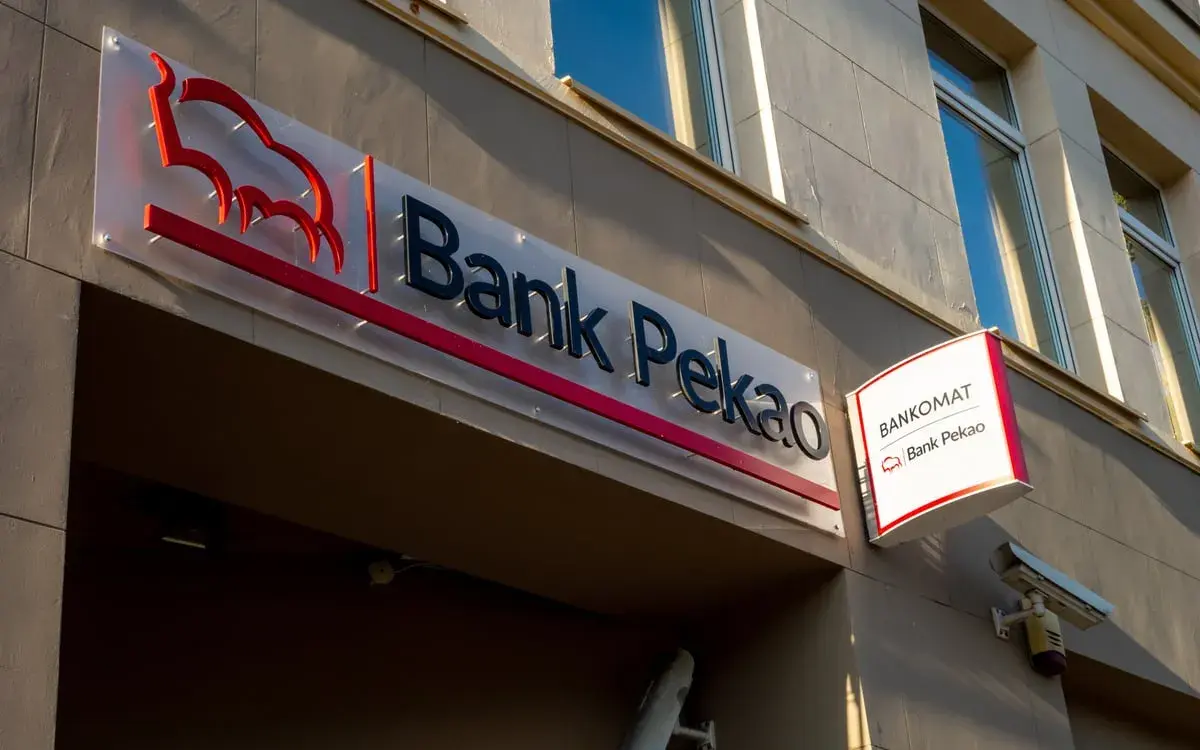 Czy kupować akcje Pekao? Analiza ryzyk i potencjalnych zysków
