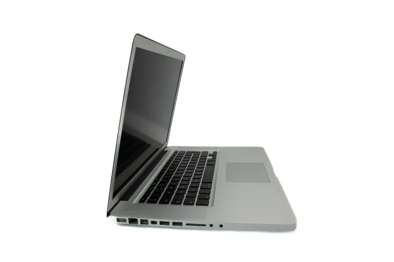 MacBook Pro A1286: Czy warto jest kupić ten kultowy model? Porady