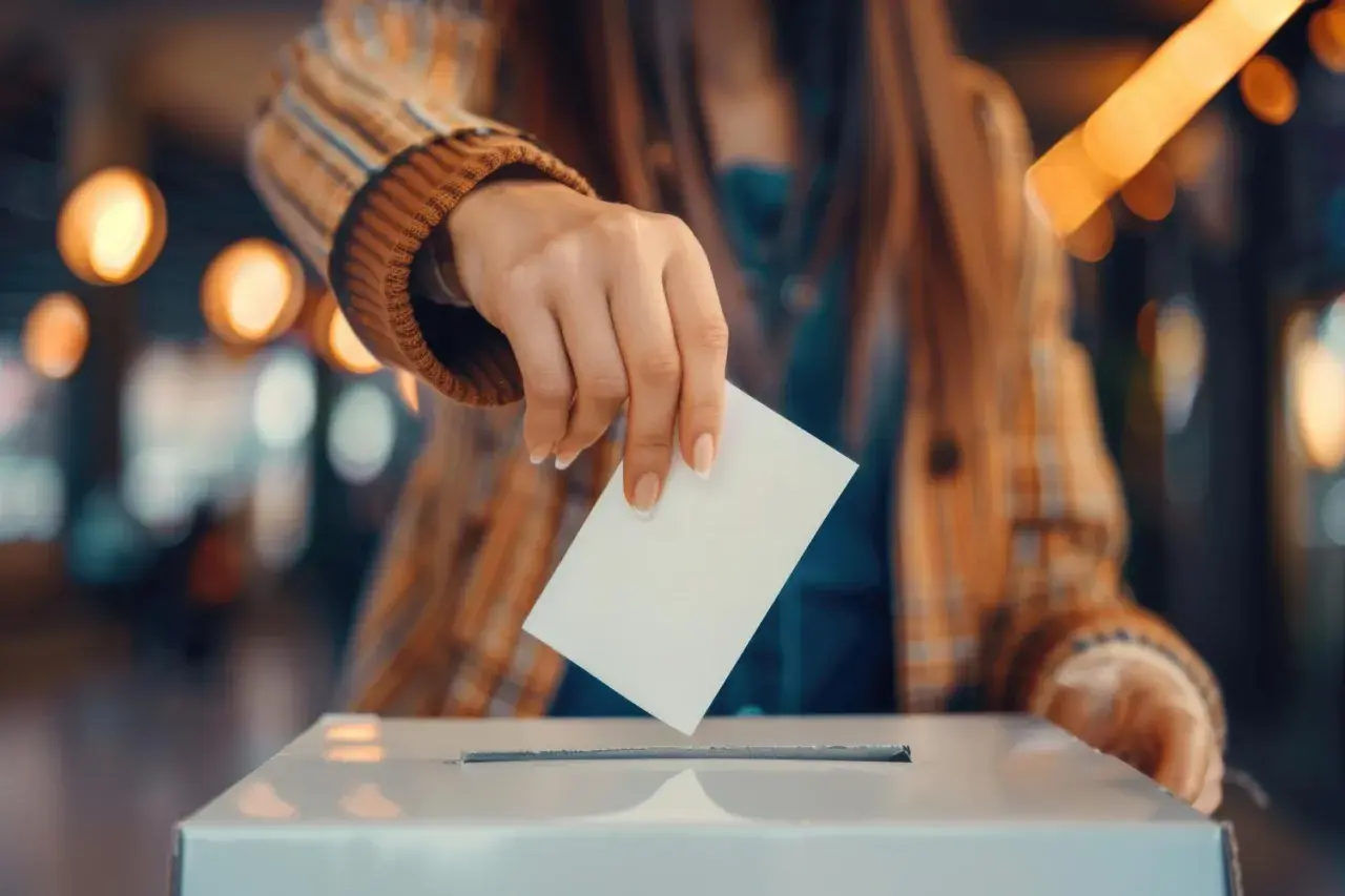 Konfederacja przed wyborami 2027: kto napędza wzrost poparcia