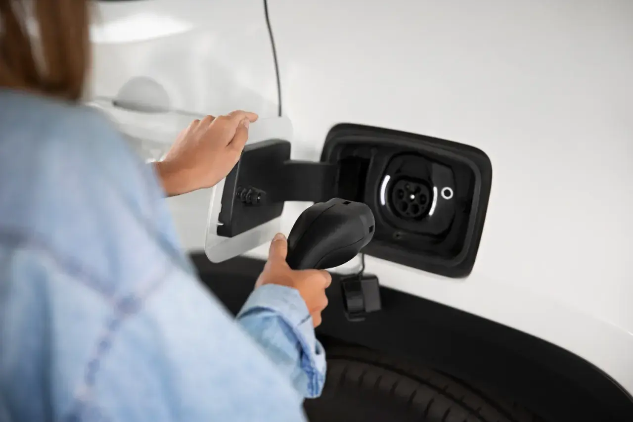 Orlen Ładowanie: ile kosztuje ładowanie auta elektrycznego w 2026. Ceny, czas i porównanie z paliwem