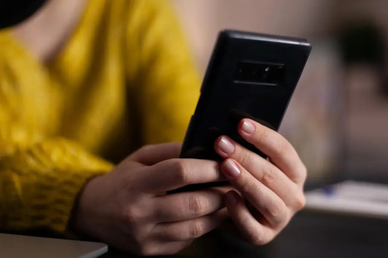 Czy aplikacje platform online oferują lepsze doświadczenie niż przeglądarki mobilne?