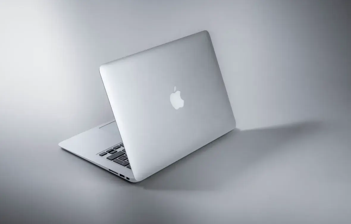 Podstawka chłodząca pod laptopa: mały dodatek, który pomaga utrzymać wydajność