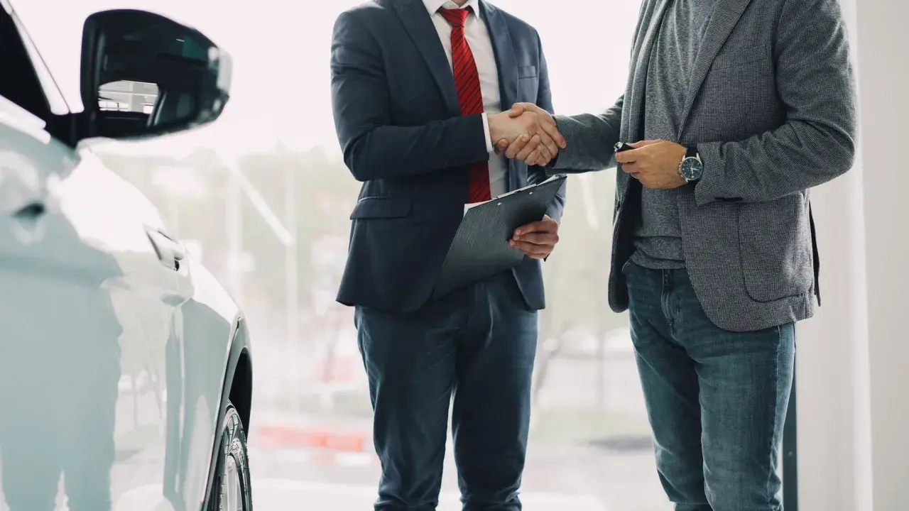 Leasing konsumencki czy leasing na firmę? Co jest tańsze?