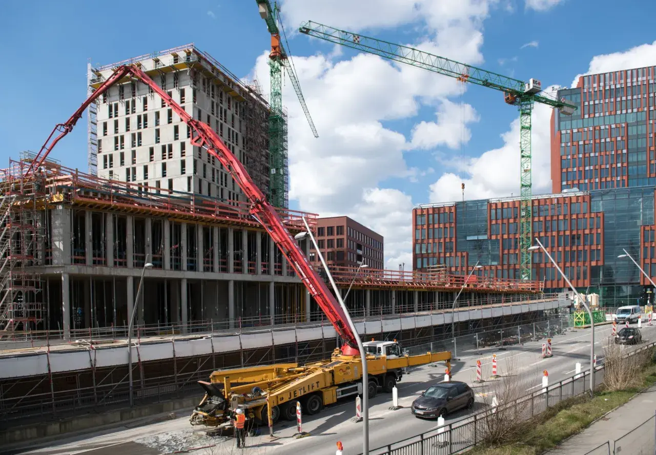Środki ostrożności przy obsłudze pompy do betonu