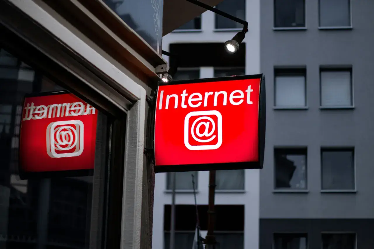 Serce Sieci: Dlaczego Centra Danych Stanowią Fundament Współczesnego Internetu
