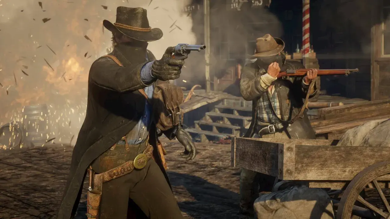 Dwóch rewolwerowców w akcji, wybuchy w tle. To scena z gry Red Dead Redemption 2 na PS5.