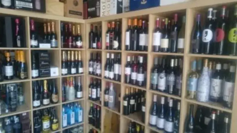 Almacén de bebidas: Inversión, licencias y logística para ganar