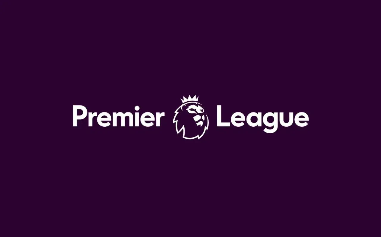 Logo Premier League z białym lwem w koronie i napisem "Premier League" na fioletowym tle.