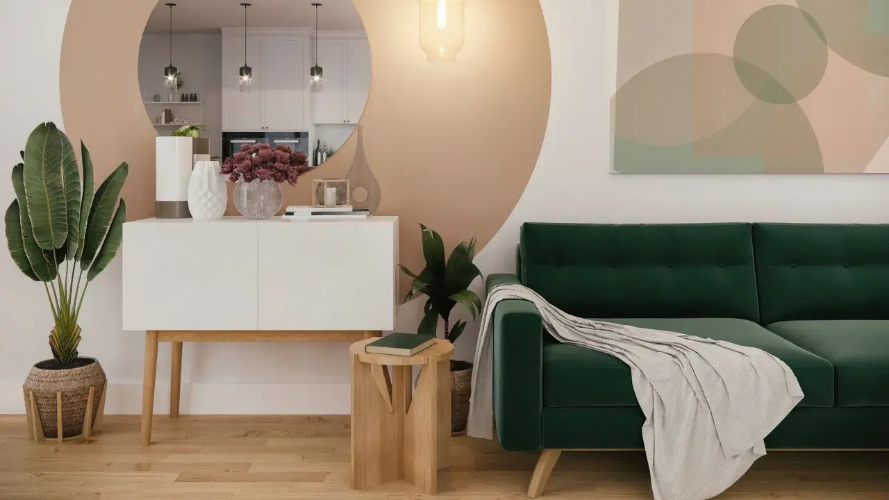 Sofá verde esmeralda y plantas crean una atmósfera de serenidad. La decoración verde aporta vida a este espacio moderno.