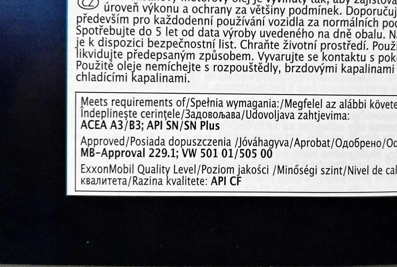 Oznaczenie oleju silnikowego: ACEA A3/B3, API SN/SN Plus, MB-Approval 229.1, VW 501 01/505 00, API CF.