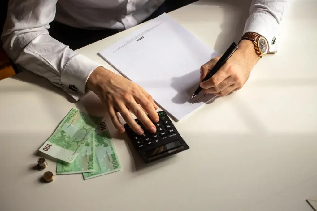 Zwrot nadpłaty w Credit Agricole: jak odzyskać pieniądze?