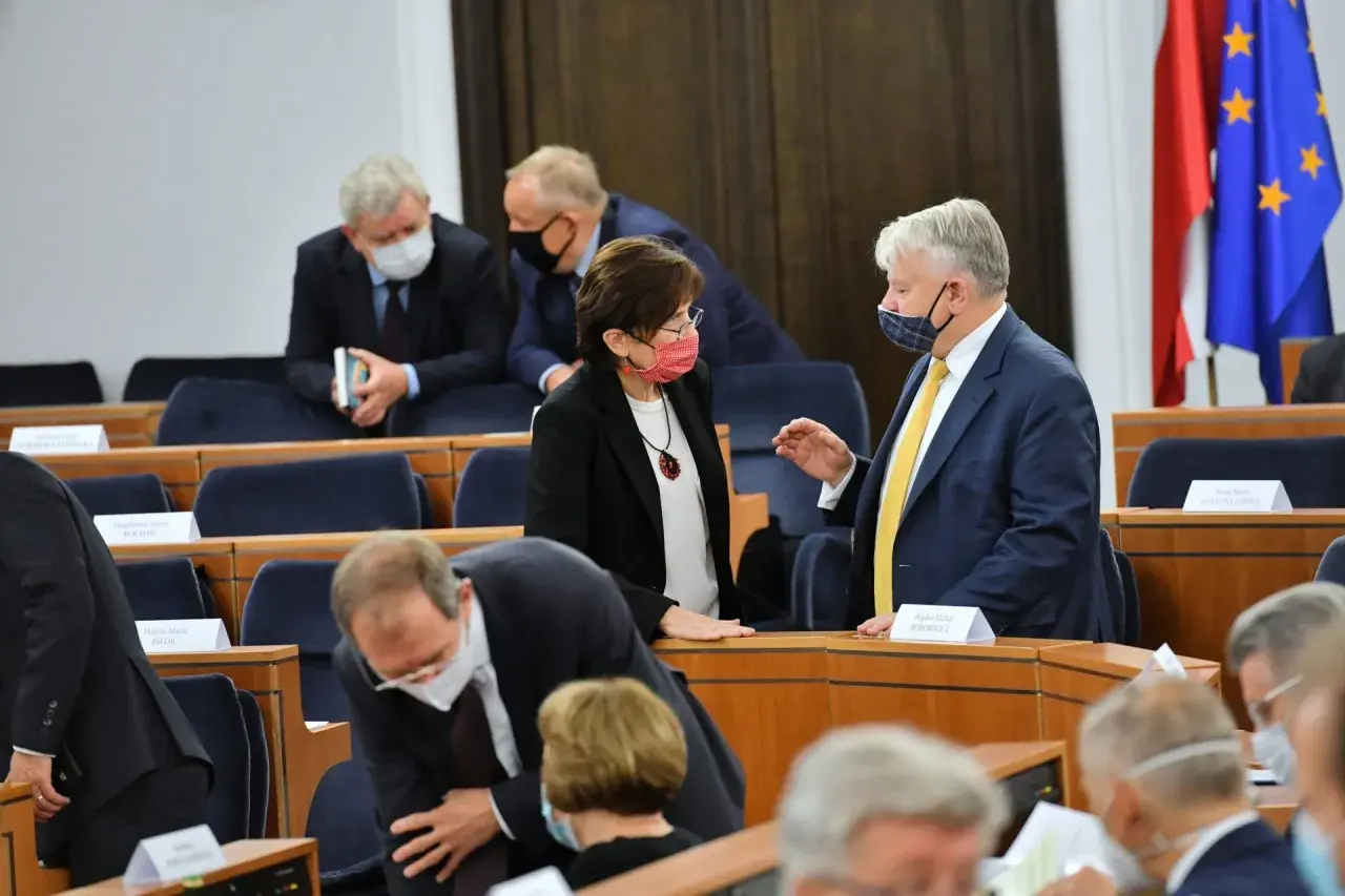 Dwie "Piątki Kaczyńskiego": Jak je rozróżnić? Pełne wyjaśnienie