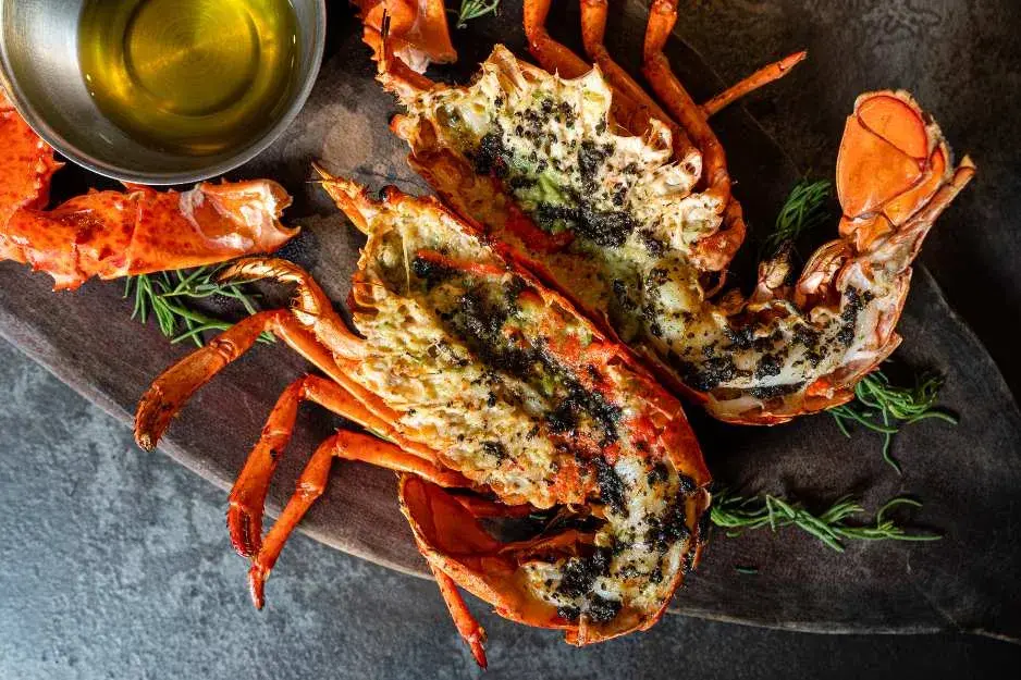 Sublimez votre langouste grillée : les meilleurs accompagnements