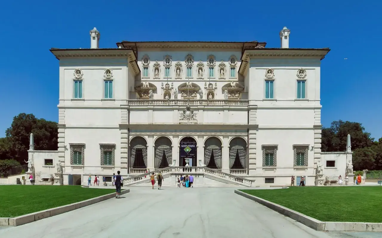 Willa Borghese, Rzym. Wspaniała architektura, idealne miejsce na spacer. Bilety do Ogrodów Borghese warto kupić online.