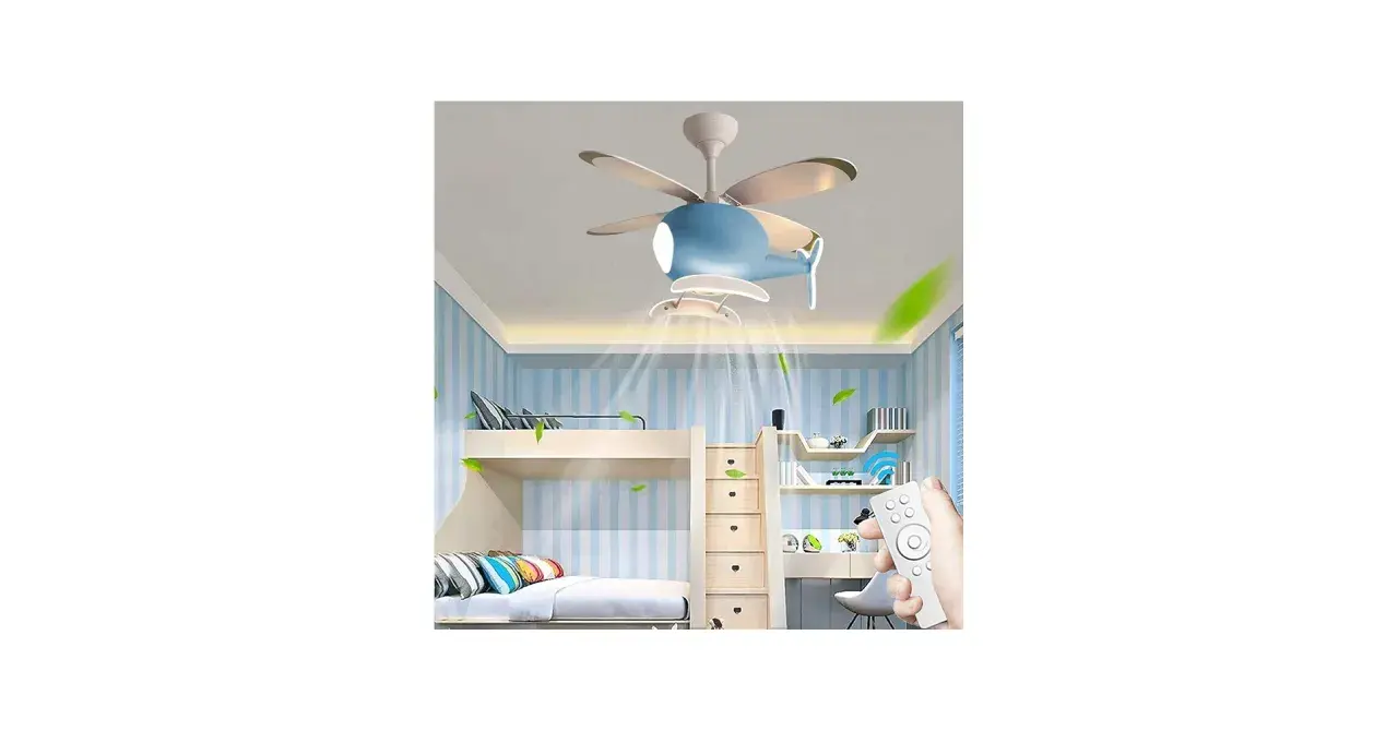Lámpara ventilador con forma de helicóptero azul, ideal para habitaciones infantiles, que crea una brisa refrescante.