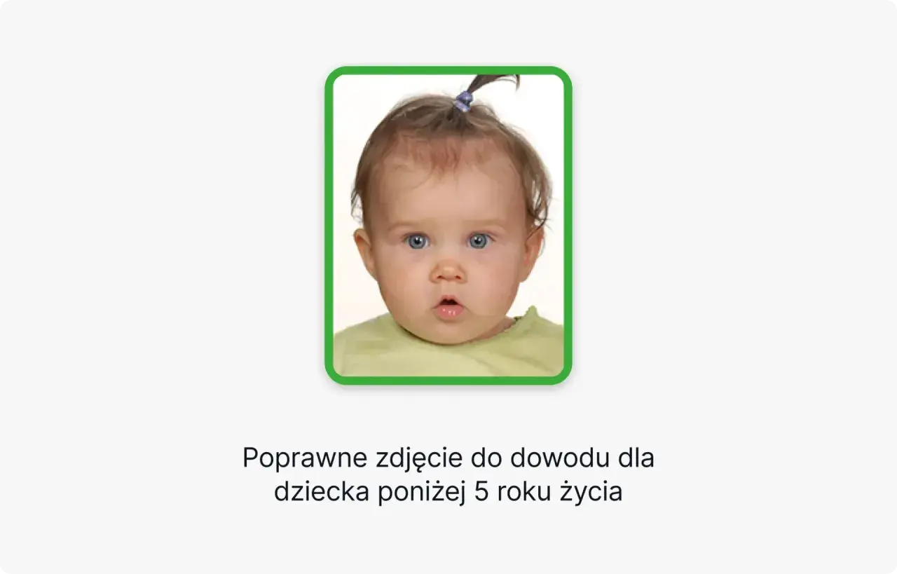 Urocze zdjecie dziecka do dowodu, z niebieskimi oczami i zaciekawioną miną. Idealne dla malucha poniżej 5 roku życia.