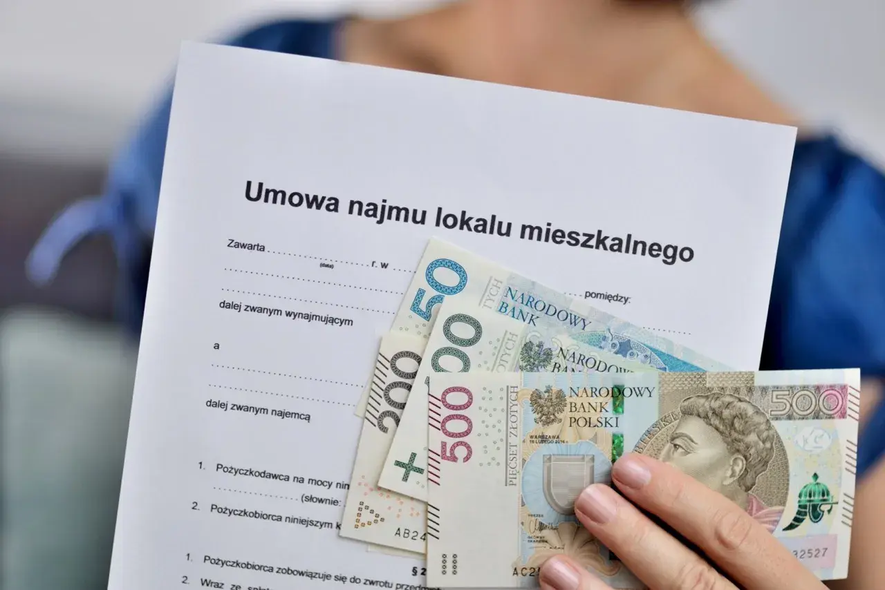Umowa najmu lokalu mieszkalnego z polskimi banknotami. To może być początek udanego najmu krótkoterminowego.