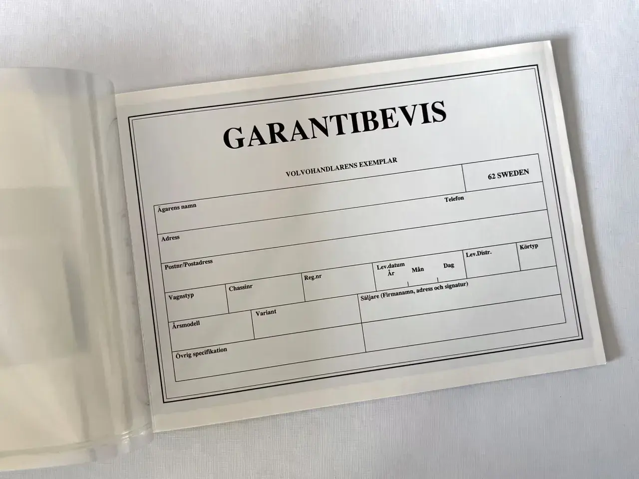 Garantibevis för bil, med fält för ägarens namn, adress, chassinummer och övrig specifikation. En viktig del av bilens servicebok.