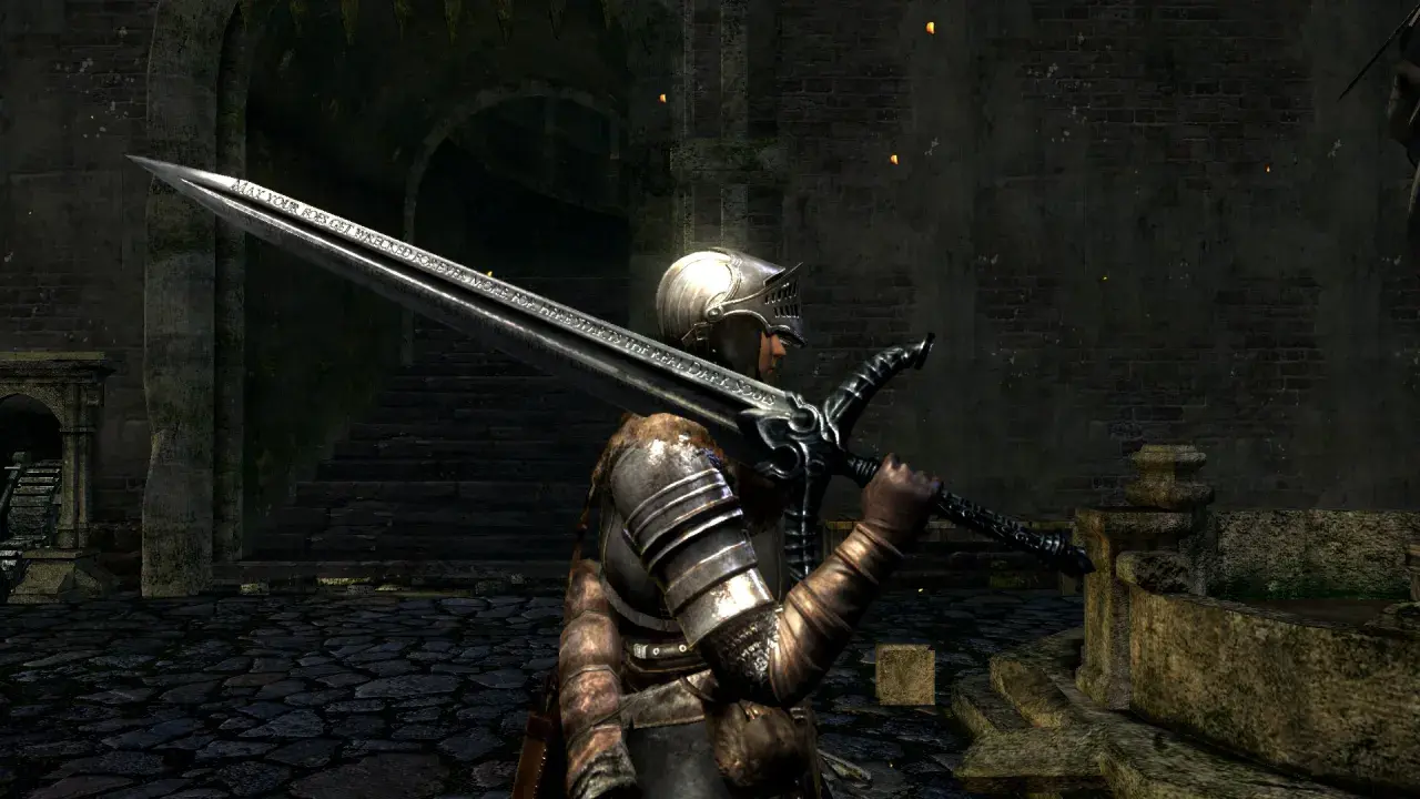 Rycerz w zbroi z wielkim mieczem, na którym widnieje napis "MAY YOUR FOES GET WRECKED FOREVER MORE FOR THE REAL DARK SOULS".