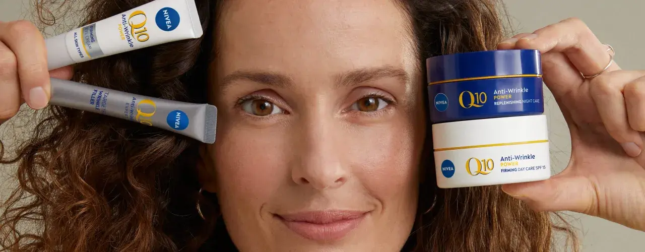 Scopri come togliere le rughe dal viso con i prodotti Nivea Q10: contorno occhi, filler e creme giorno/notte per una pelle visibilmente più giovane.