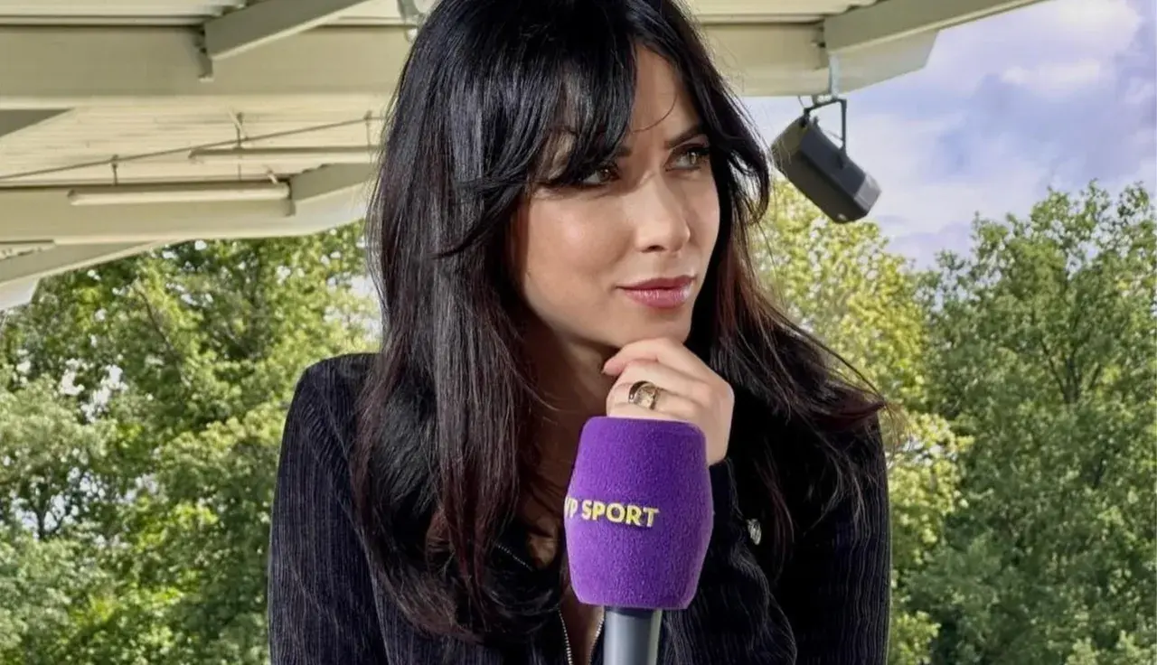Maja Strzelczyk, wiek nieznany, z mikrofonem Polsat Sport.