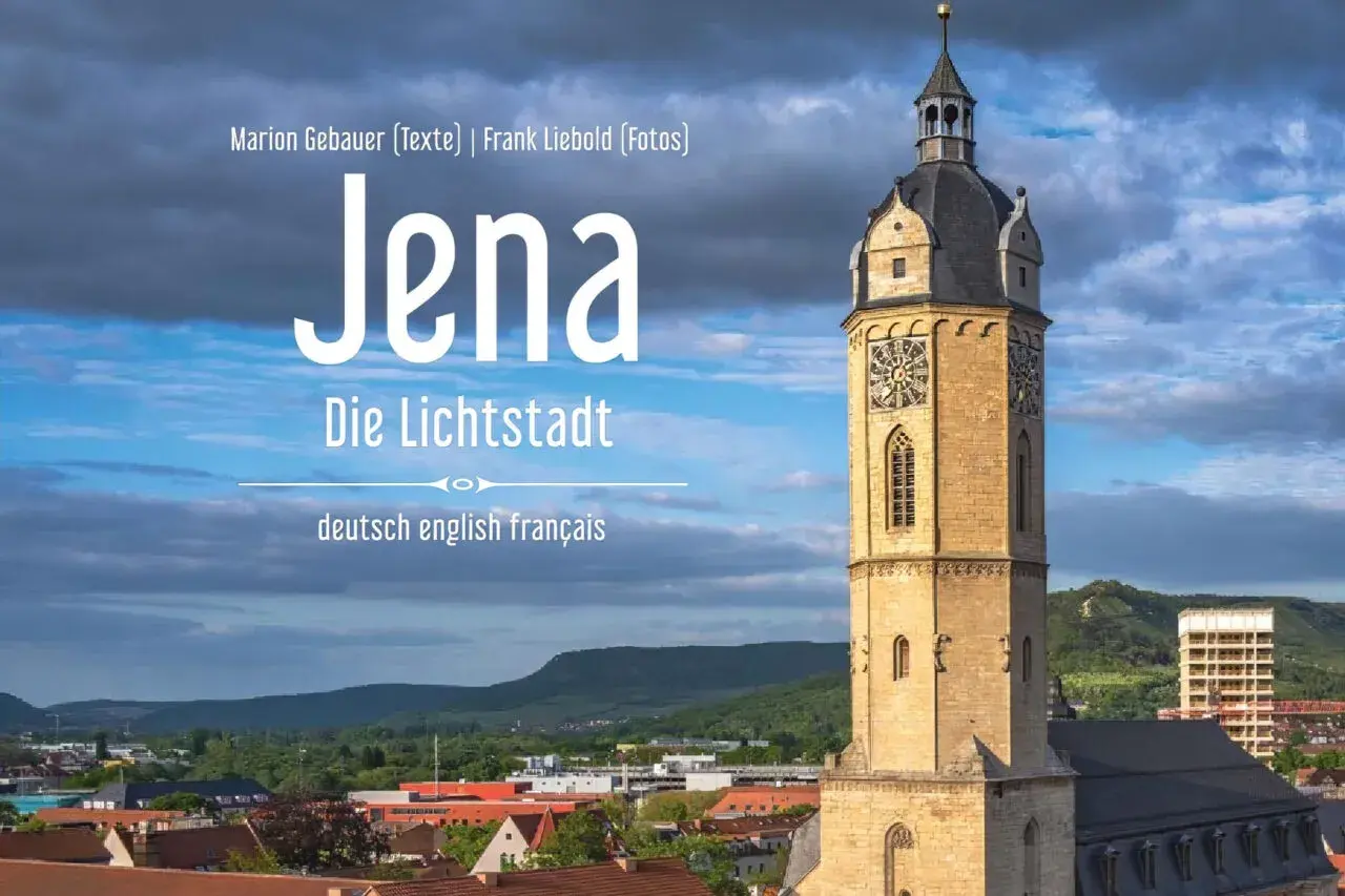 Jena, die Lichtstadt, lädt mit ihrem historischen Turm und malerischen Ausblick zum Entdecken ein. Erfahren Sie, was man in Jena alles machen kann!
