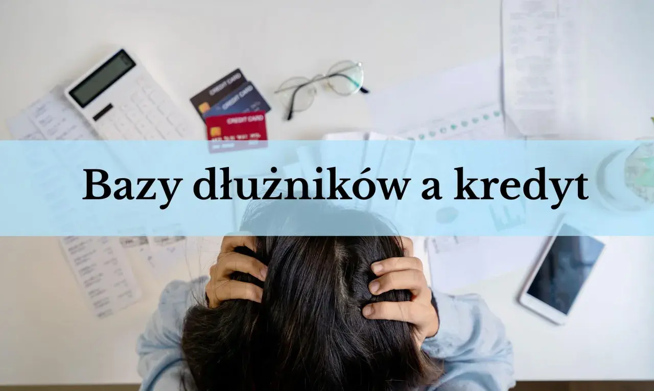 Zła historia kredytowa? Kalkulator, karty i rachunki na biurku. Czy jaki bank udzieli mi kredytu ze złą historią?