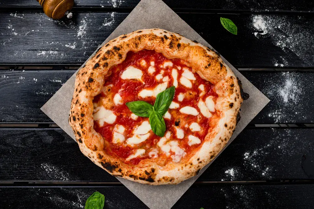 Czy pizzę piec na papierze do pieczenia? Sprawdź wady i zalety