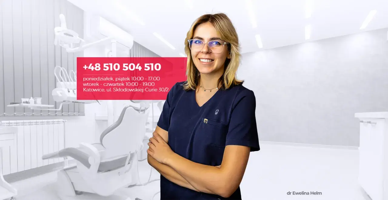 Uśmiechnięta dentystka w gabinecie stomatologicznym, z widocznym numerem telefonu i adresem.